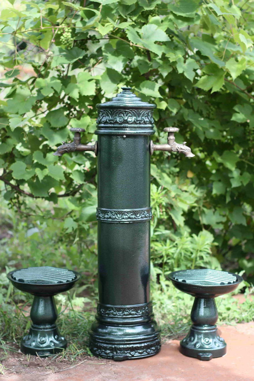 Колонка водороздаточна садова на 2 крани, матеріал чавун, артикул k008-2